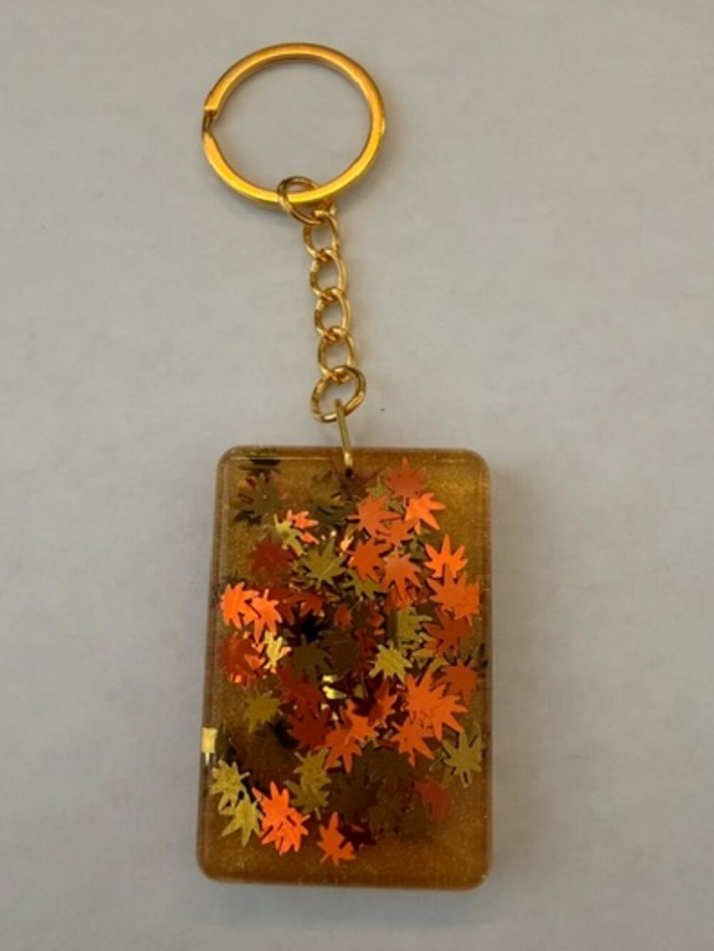 Handcrafted Autumn Resin Keychain – Gold Leaf & Autumn Maple Leaves Sparkle